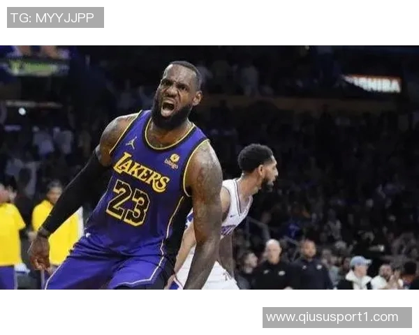 詹姆斯关键时刻暂停指挥队友成功防守上演致命抢断精彩瞬间